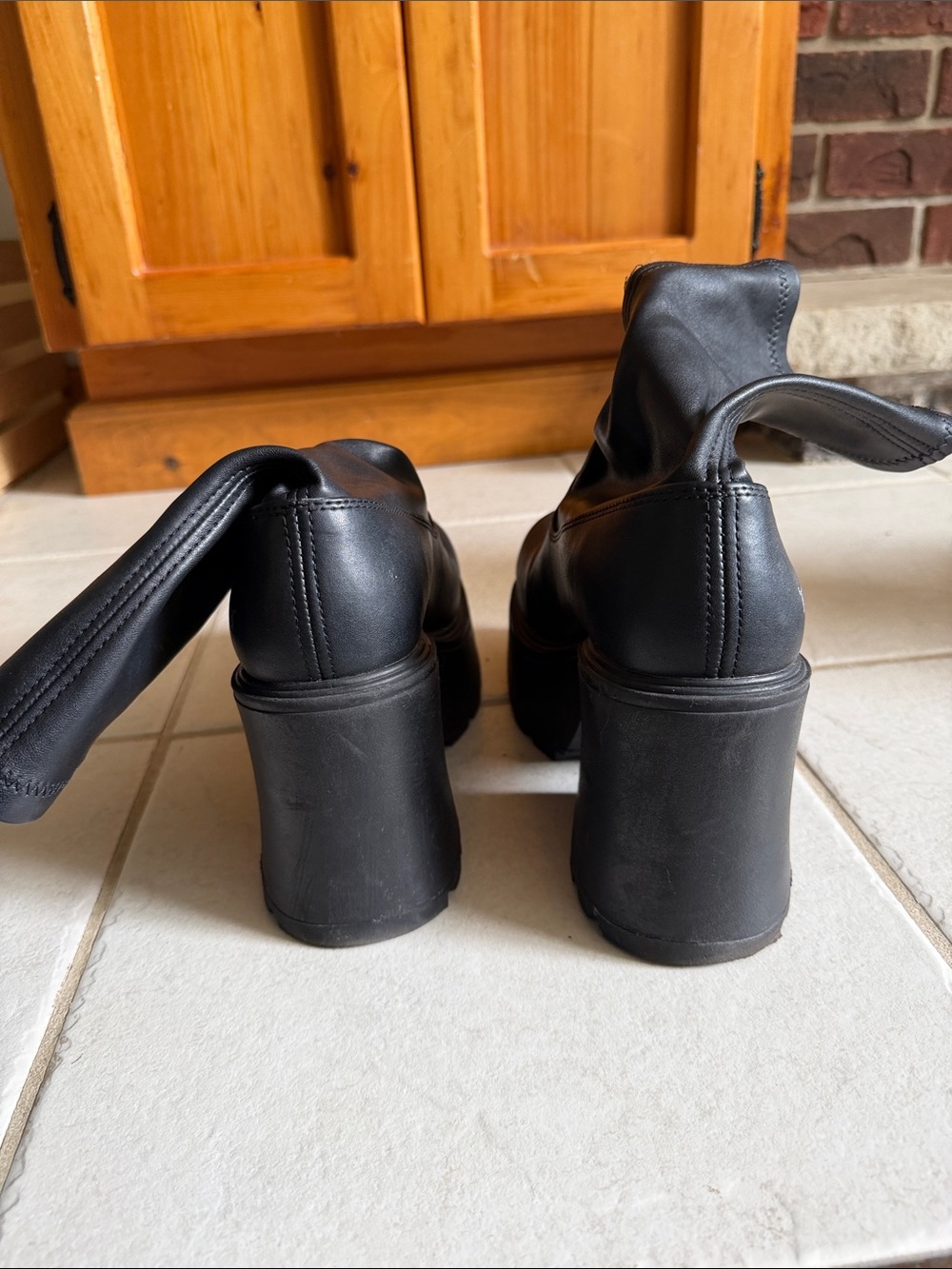 Windsor Smith Black Platform Chelsea Boots - Picture 4 of 5